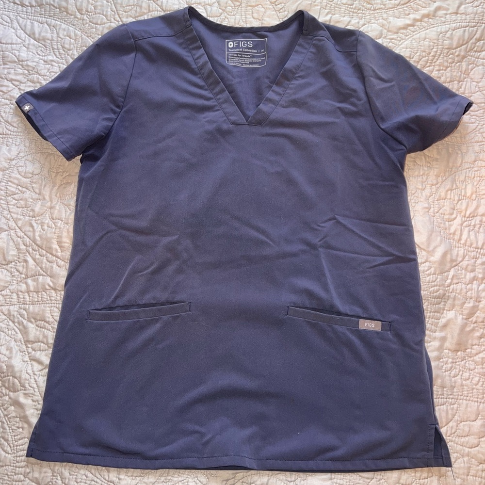 FIGS Women’s Space Navy Casma Three-Pocket Scrub Top; Size M